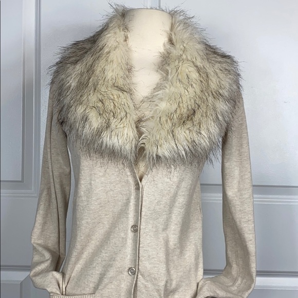 The limited removable collard faux fur sweater - Picture 7 of 16